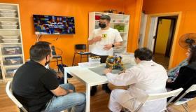 شاب أردني يعد غرفة ليغو لمعالجة التوحد