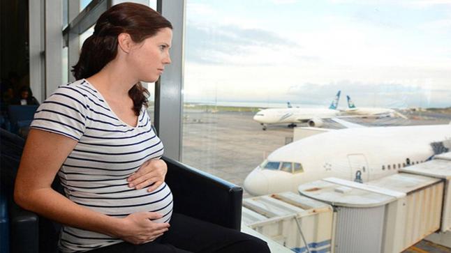 سيدة حامل ومخاض على  متن الطائرة