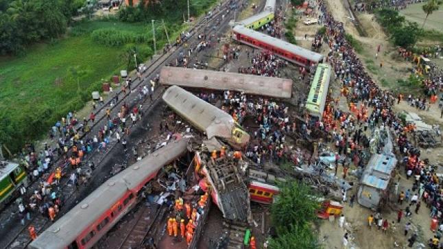 السلطات الهندية تبدأ إصلاح خطوط السكك الحديدية