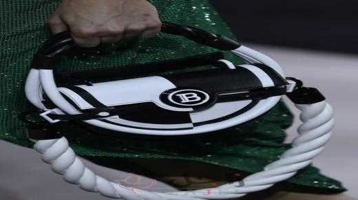 أجمل شنط مونوكروم موضة ربيع 2020