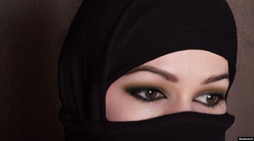 في العراق :أب يستغل بناته جنسيا ويهدد بنشر صورهن..