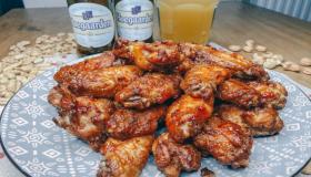 أجنحة مقرمشة مغطاة بطبقة من العسل