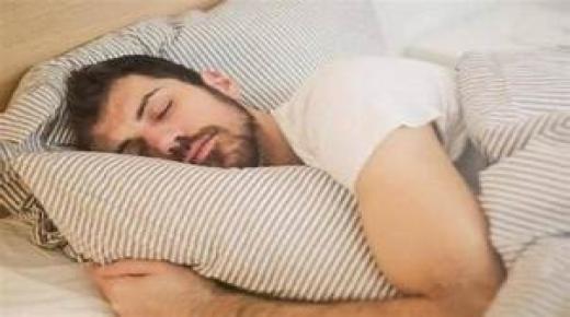 أخطاء تمنعك من الاستيقاظ بسهولة في الصباح