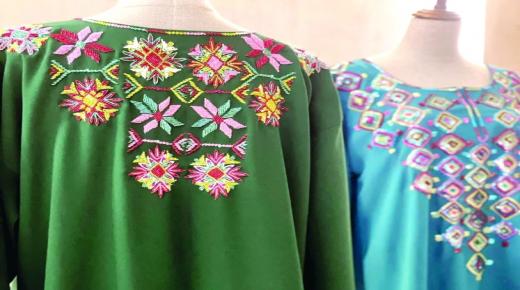 ألوان الربيع تُميز عبايات العيد