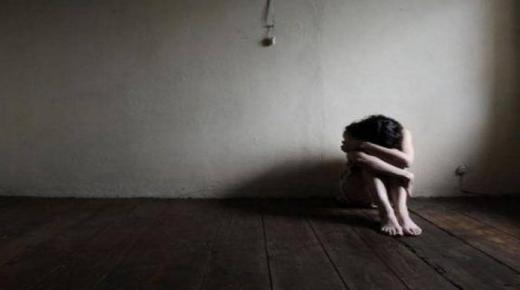 أم تجبر ابنتها على العيش 3 سنوات مع جثة جدتها