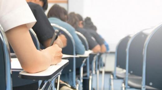 طلبة التوجيهي جيل 2008 يختتمون اليوم امتحاناتهم