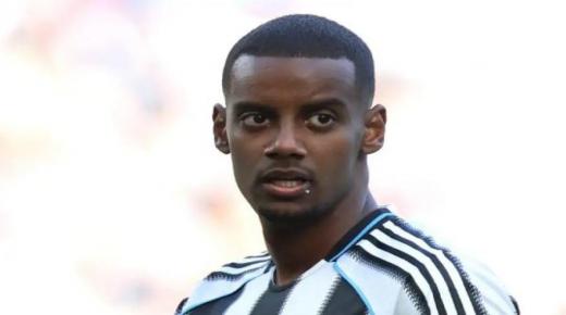 إيزاك يقرر عدم ارتداء قميص نيوكاسل مجددا