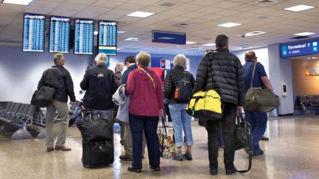 متعاملون يطالبون شركات الطيران بالتعويض عن تأخير رحلات «الترانزيت»