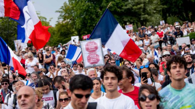 احتجاجات في باريس على قرار التطعيم الإجباري