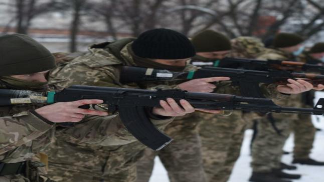 استطلاع رأي: 80 % من الأوكرانيين يستعدون للدفاع عن البلاد
