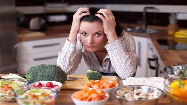8 أطعمة ومشروبات تساعدك في محاربة الشعور بالقلق والتوتر.. منها البطاطا