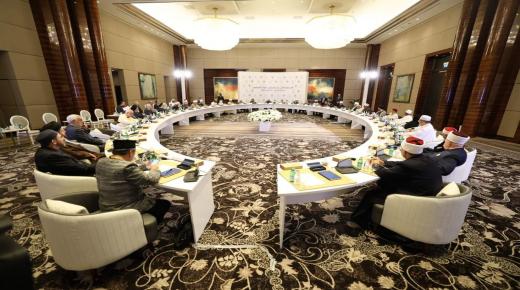 بحضور شيخ الأزهر .. المشاركون في مؤتمر الحوار الإسلامي يوقعون “نداء أهل القبلة”