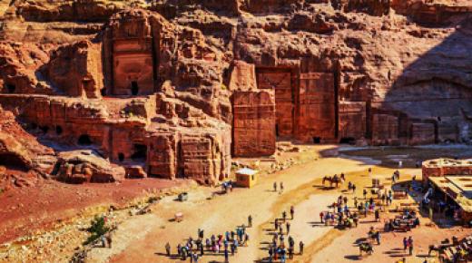 مدينة البترا الأثرية