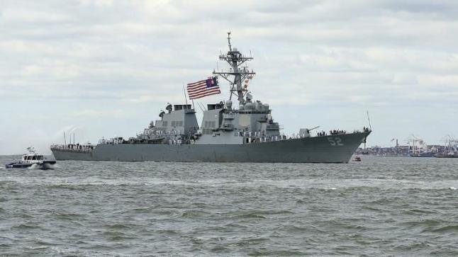 البحرية الامريكية تطلق نيرانها التحذرية تجاه السفن الايرانية … تفاصيل