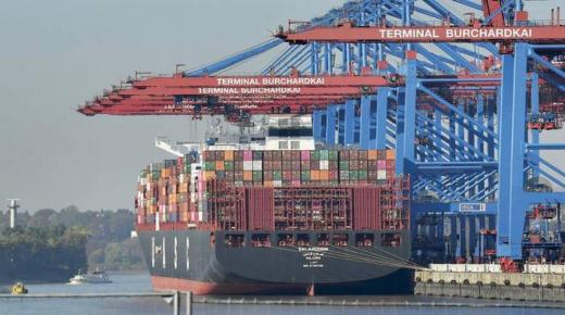 التجارة العالمية تتباطأ بسبب النزاعات .. والرسوم تبدد ثقة الشركات