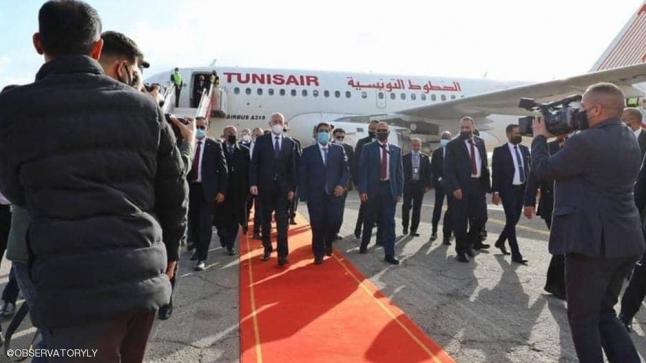 الرئيس التونسي يصل إلى ليبيا.. والمنفي في استقباله