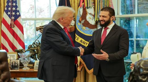 تظهر احتفاء بالرئيس السوري.. ترمب ينشر صورا للشرع خلال في المكتب البيضاوي