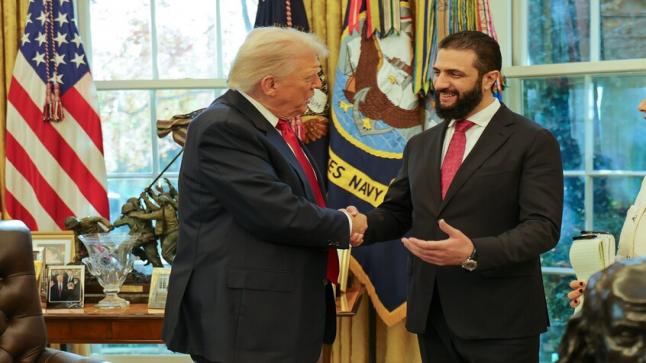 تظهر احتفاء بالرئيس السوري.. ترمب ينشر صورا للشرع خلال في المكتب البيضاوي