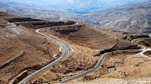 توسعة الطريق الملوكي في مادبا بطول 4 كلم تشارف على الانتهاء