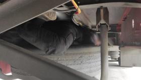 العثور على لاجئ من أفغانستان تحت مقطورة أوكرانية