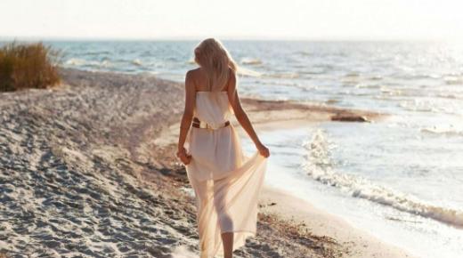 الفستان الأبيض.. الخيار الأسهل في صيف 2019.