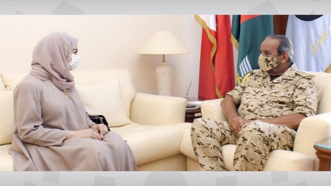 القائد العام لقوة دفاع البحرين يستقبل الدكتورة فاتن محمد كمال لنيلها درجة الدكتوراه