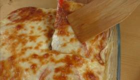 الكوسا واللحم المفروم والجبن