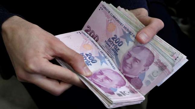 الليرة التركية المتقلبة تعوض بعض خسائرها المبكرة، وتبلغ 7.8 للدولار