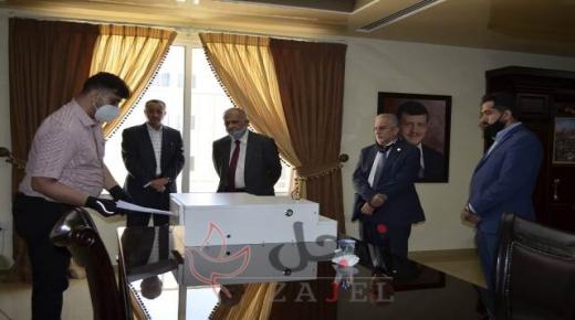 المجلس الأعلى للعلوم والتكنولوجيا يطَّلع على نتائج البحث التطبيقي لجهاز التعقيم الورقي في جامعة عمان الأهلية