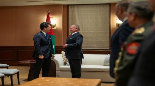 الملك يعقد لقاءات مع قادة في البرلمان الياباني