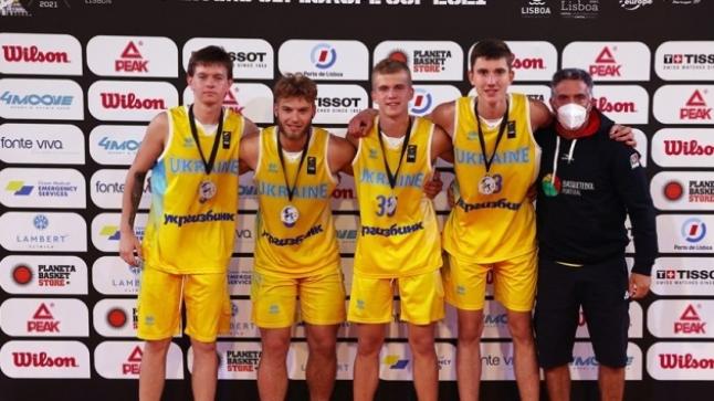 المنتخب الأوكراني يفوز بالميدالية الفضية في بطولة  كرة السلة  للشباب