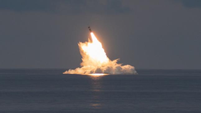 الولايات المتحدة تختبر صاروخًا باليستيًا فوق مياه المحيط الأطلسي