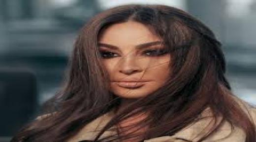 هل خضعت إليسا لتغييرات جمالية؟ جلسة تصويرها الأخيرة تثير جدلاً كبيراً