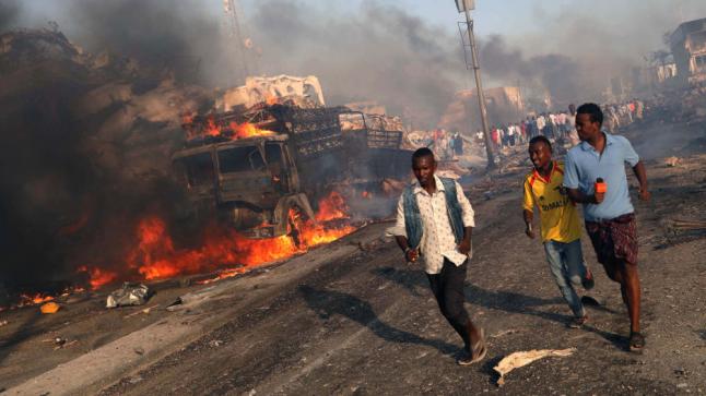 |26 قتيل في تفجير سيارة ومحاصرة فندق بمدينة كيسمايو الصومالية