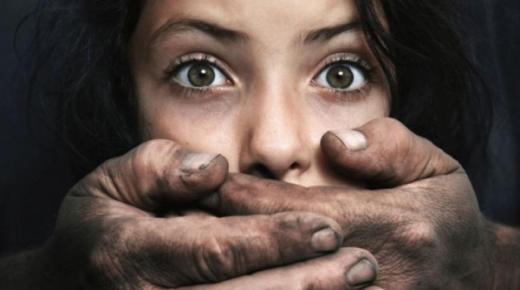 إيراني يقتل ابنته خنقًا لإرسالها إلى الجنة.