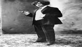 وزيرة عربية تنهي حظر ارتداء البنطال على النساء !