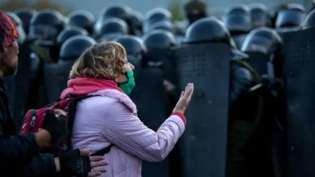 اعتقال 19 مشاركا في مسيرة الاحتجاج في مينسك