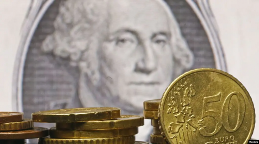 انخفاض سعر صرف اليورو والدولار مقابل العملة المحلية