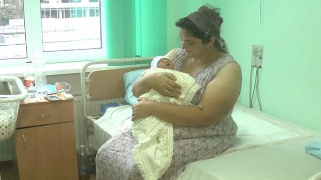 امراة اوكرانية تنجب طفلها الثامن عشر