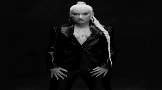 كريستينا أغيليرا تنشر صورة جريئة بسترة سوداء…