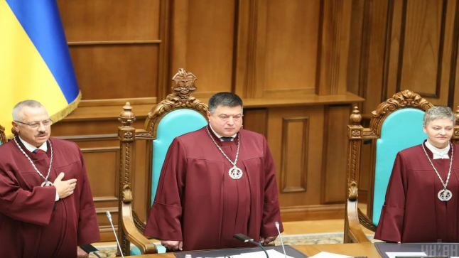 المحكمة الدستورية تنظر غدًا في “شرعية” قرار زيلينسكي بشأن عزل توبيتسكي