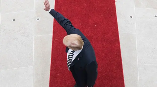 حظر حساب ترامب على تويتر رسميا …