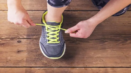 كيف تربط الحذاء بأقل من ثانية