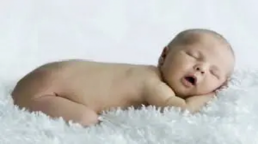 فتاة تخالف الطبيعة وتنجب اخاها…