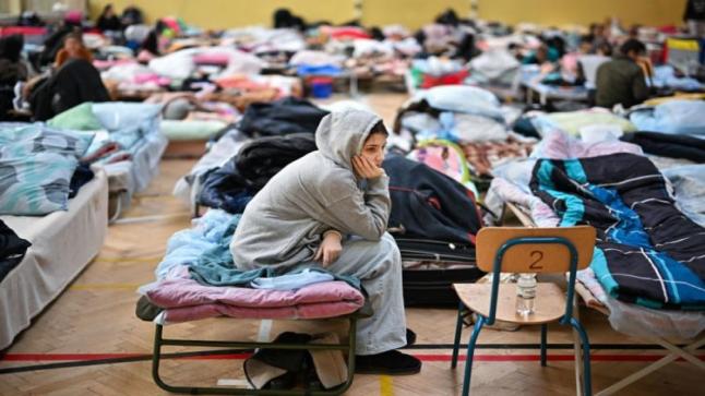 بولندا تواصل استقبال اللاجئين الأوكرانيين