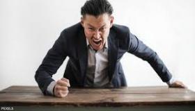 تأثير الغضب والشعور بالظلم على شدة الألم المزمن