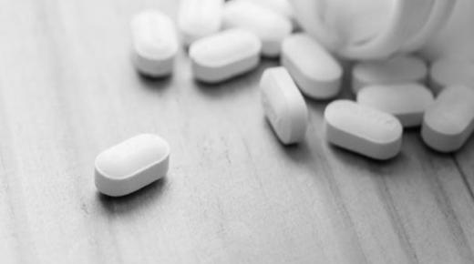 تحذير من مسكن ألم شهير.. مخاطر خفية وفعالية محدودة