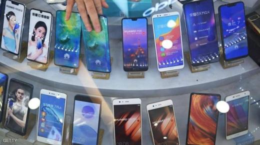 تتهم الولايات المتحدة “هواوي” بممارسة أنشطة تضر بالأمن القومي.