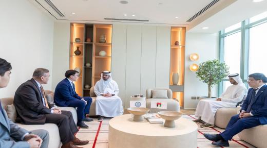 حمدان بن مبارك يبحث تعزيز التعاون مع الاتحاد الكازاخستاني لكرة القدم