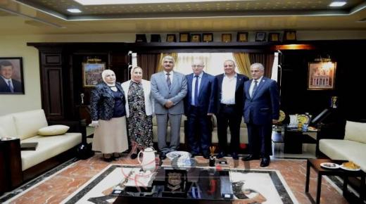 تكريم أساتذة من كلية الصيدلة في جامعة عمان الأهلية